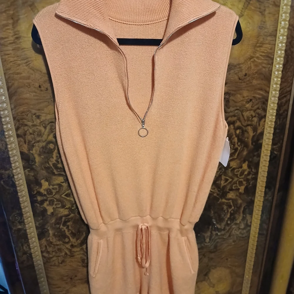 New Ribbed Stretchy Romper With Pockets - Picture 3 of 5